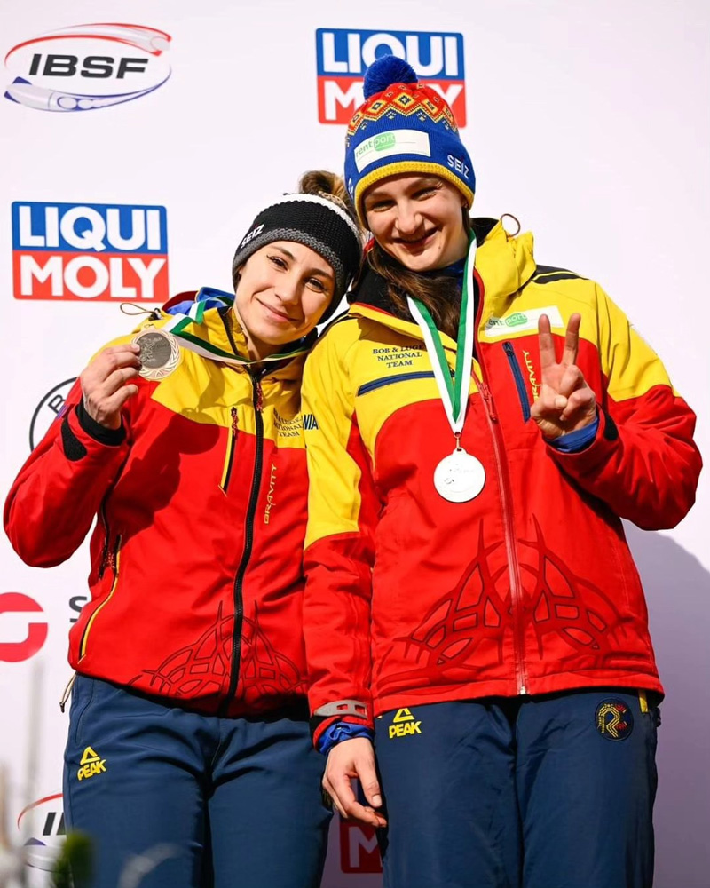 Echipajul românesc de bob feminin 2 persoane: Andreea Grecu (dreapta), Teodora Vlad (stânga)